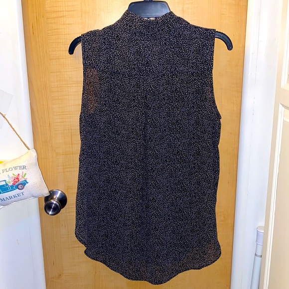 H&M Sleeveless Button-down Blouse - Picture 4 of 10